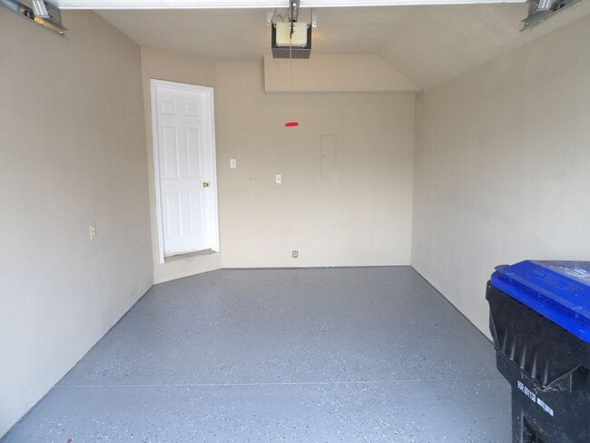 Building Photo - 326 Bypass Plaza Dr