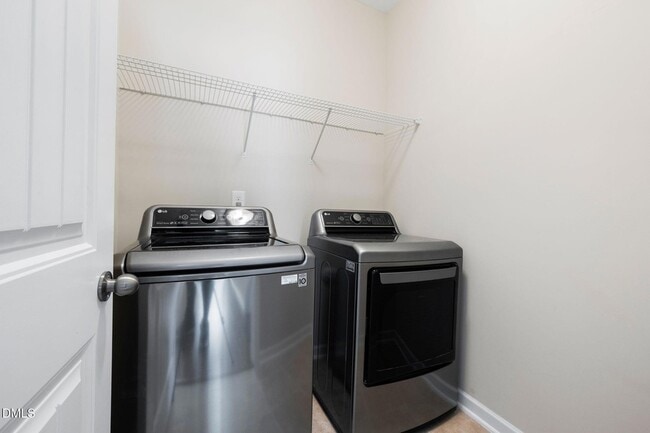 Building Photo - 6806 Shane Dr