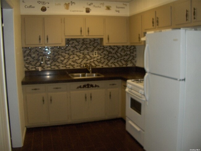 Building Photo - 129 Broadway