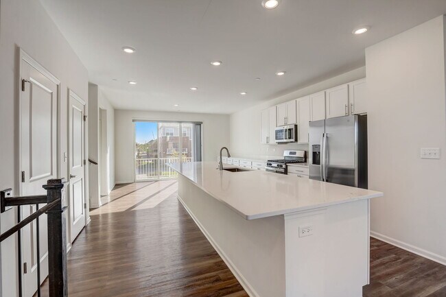 Building Photo - 2924 Reflection Dr