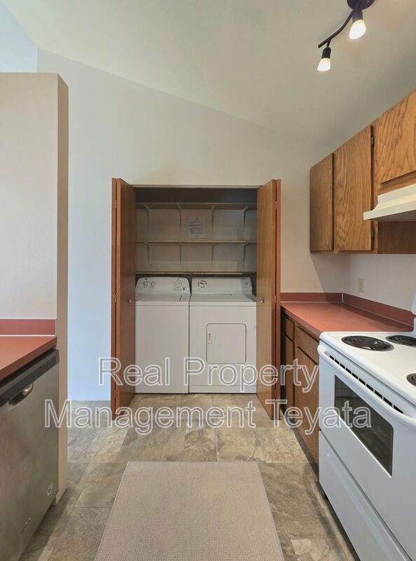 Building Photo - 1121 21st St