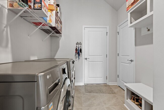 Building Photo - Stunning 4 Bed, 3 Bath Home in Durham!
