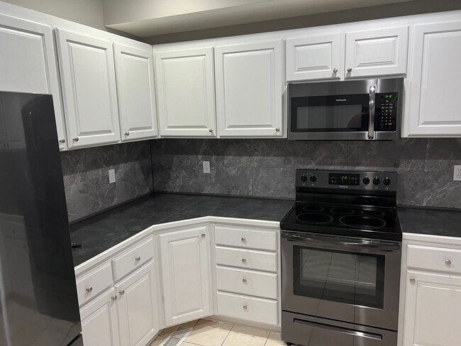 Building Photo - 1221 Dustins Way