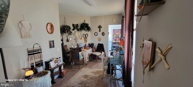 Building Photo - 138 3rd St