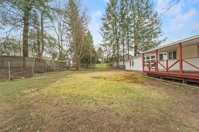 Building Photo - 13 Brookside Ave W