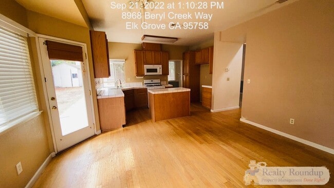 Building Photo - Comfortable Two Story Home