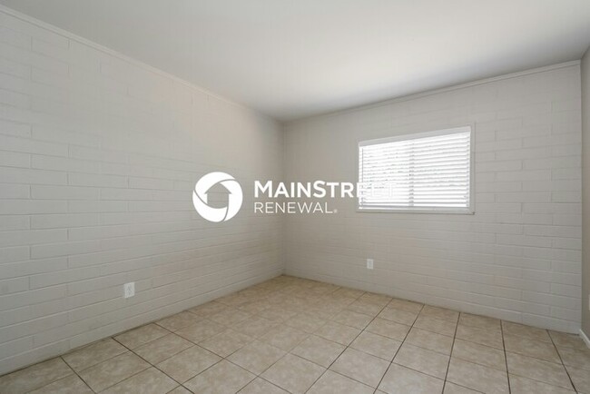 Building Photo - 2252 S Mountain Ave