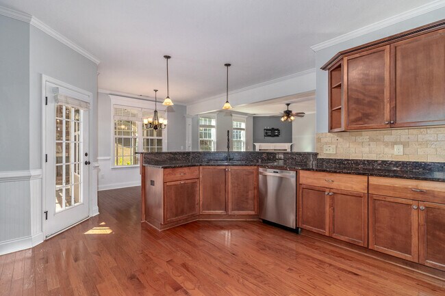 Building Photo - 4025-4025 Stowe Dr