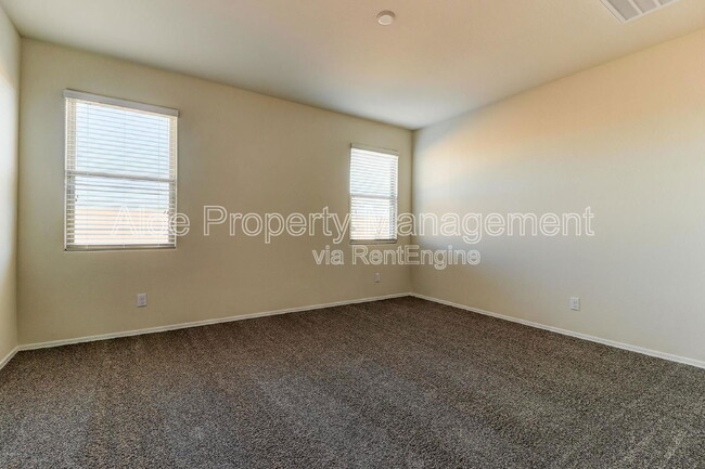 Building Photo - 1246 E Paul Dr