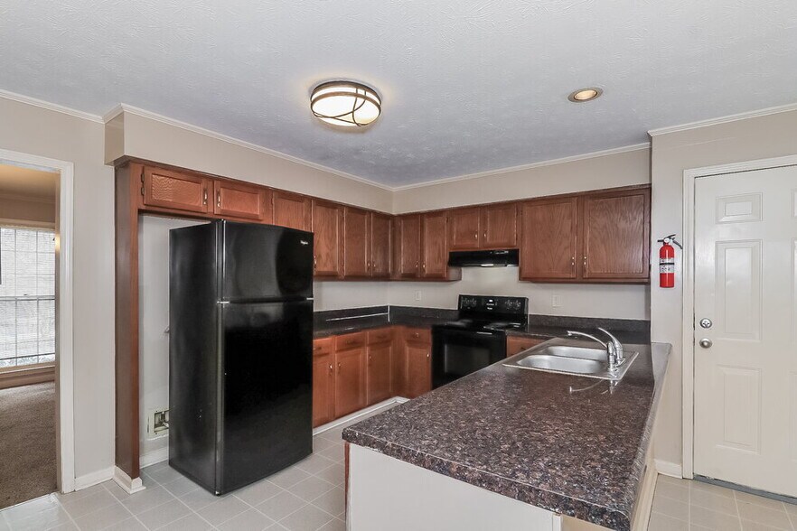 Building Photo - 2481 Meadowglen Trail