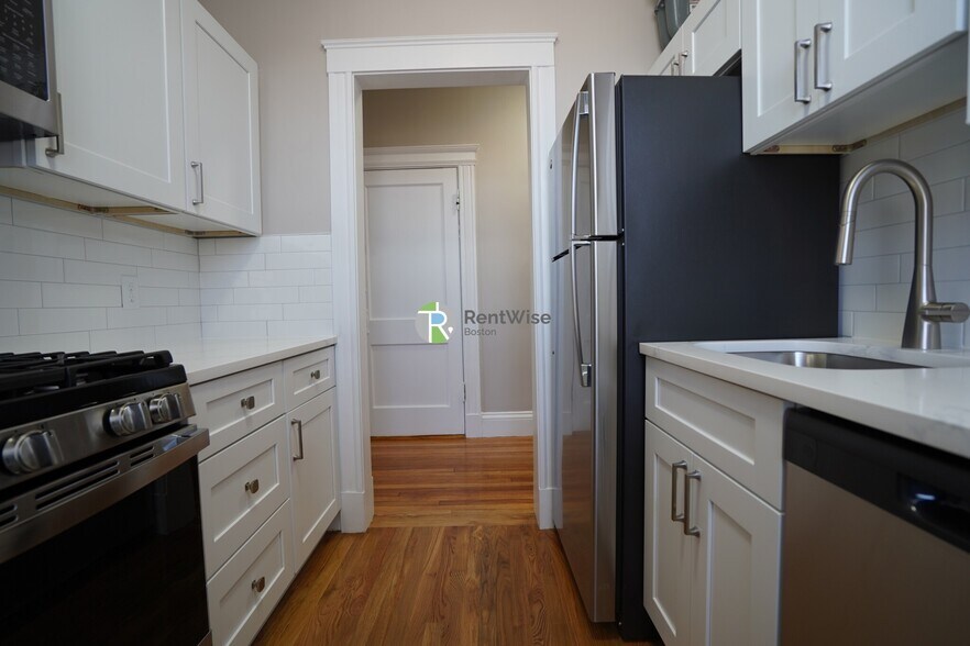 Building Photo - 79 Gordon St