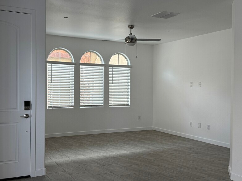 Building Photo - 4100 S Pinelake Way