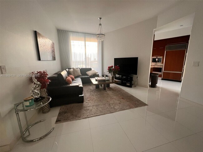 Building Photo - 15811 Collins Ave