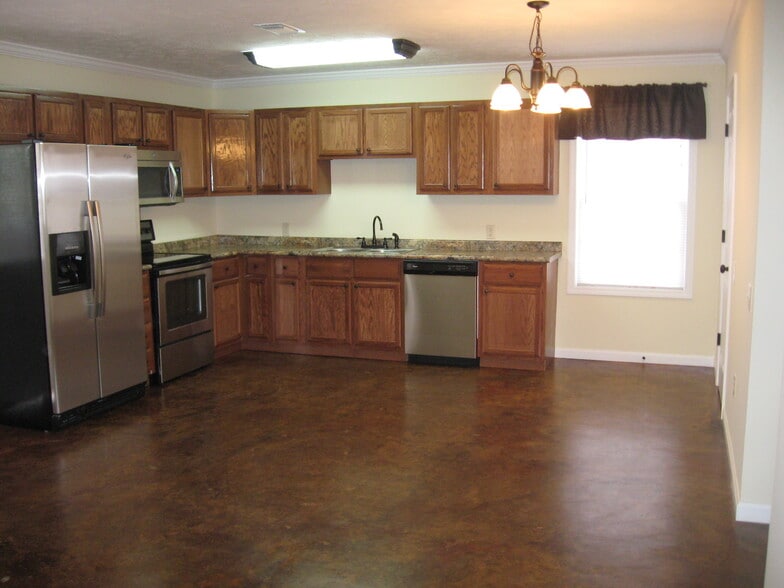 Kitchen - 1030 Sun Creek Rd