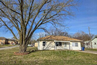 Building Photo - 2 Bedroom + Bonus Room