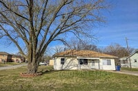 Building Photo - 2 Bedroom + Bonus Room