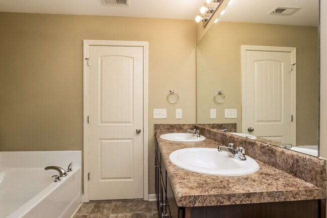 Building Photo - 338 Camellia Way