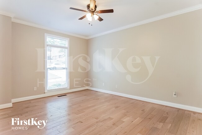 Building Photo - 2026 Laurel Lakes Ln