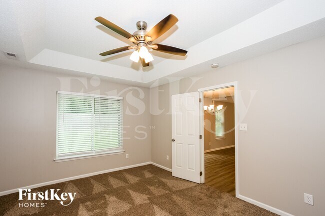 Building Photo - 109 W Bank Dr