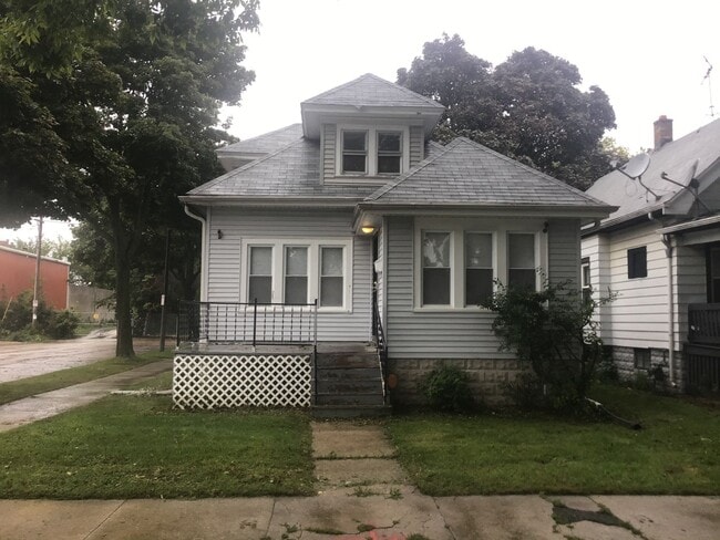 Building Photo - 4 bedroom single family home