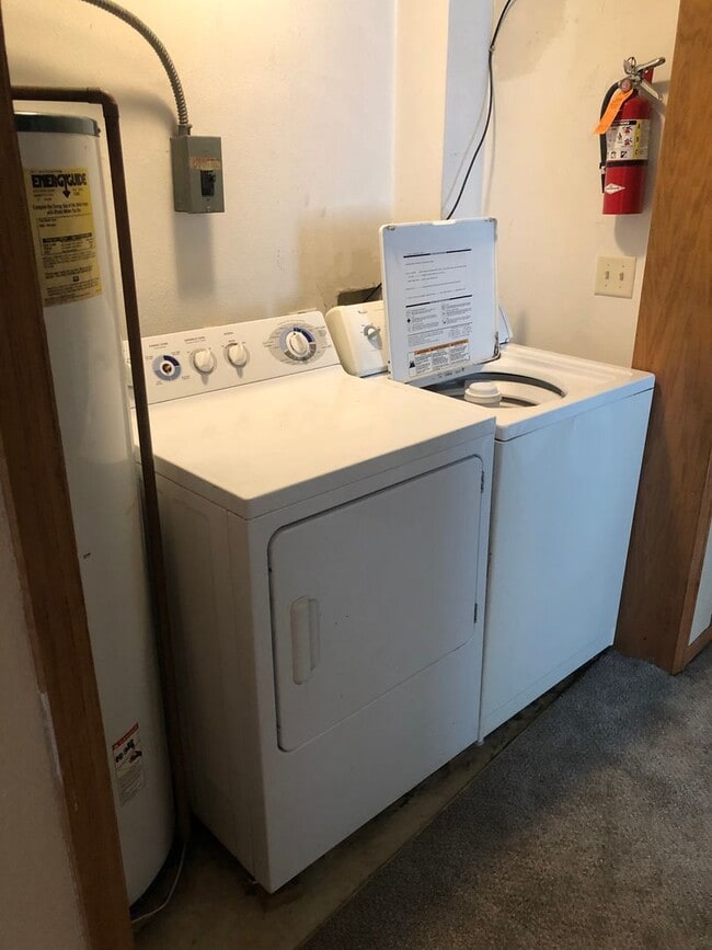 Building Photo - 1030 Knox Ave N