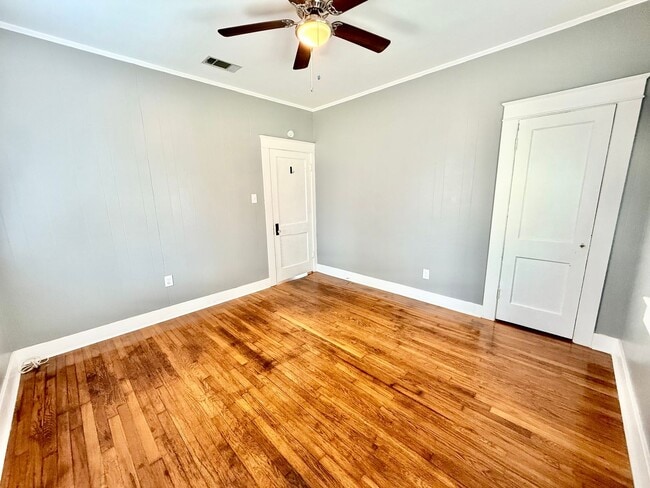 Building Photo - 2BR Home with Sunroom & Extended Driveway