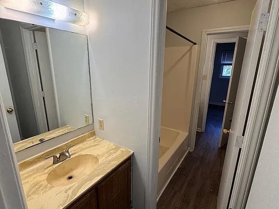 Building Photo - 516 34th Ave N