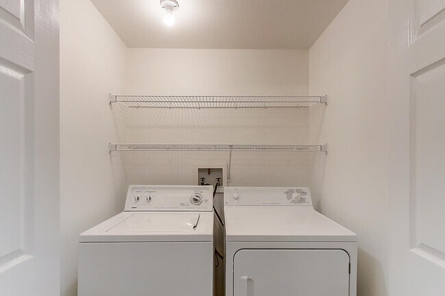 Building Photo - 8381 Pebble Creek Way