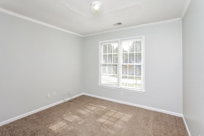 Building Photo - Amazing 3 Bedroom Home
