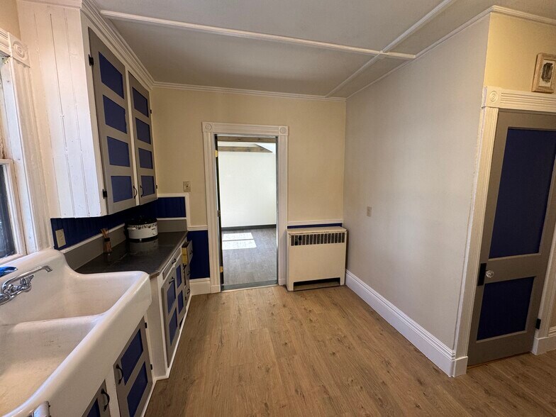 Dining nook - 15 Pleasant Pl