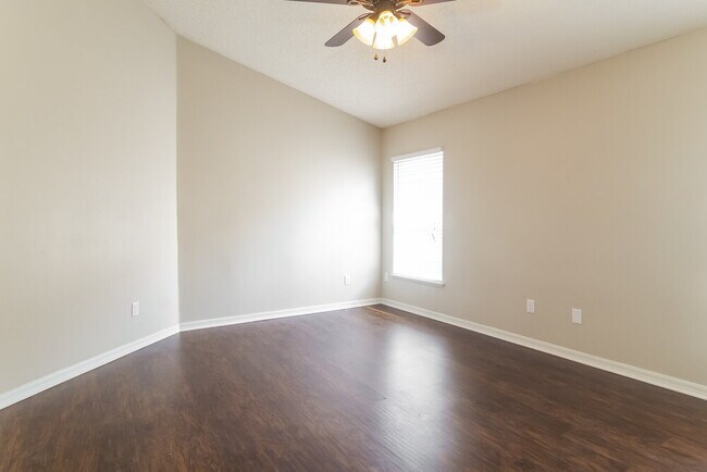 Building Photo - 4056 Forest Island Dr
