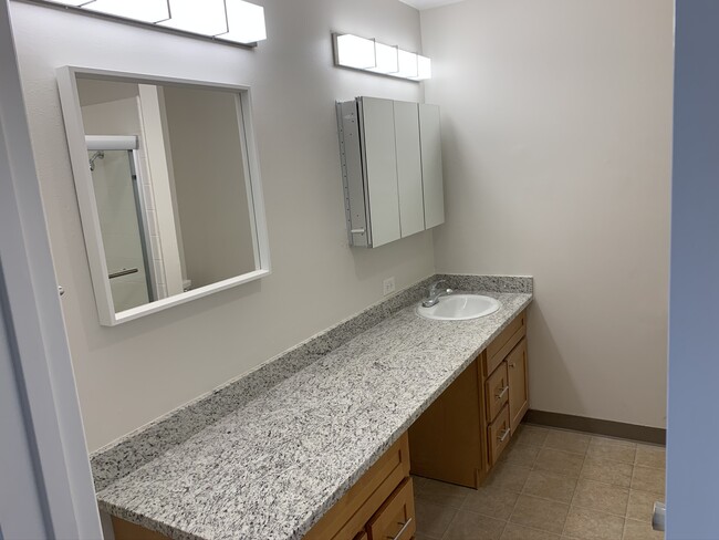 Building Photo - 2 bedroom Renovated unit. West San Jose- s...