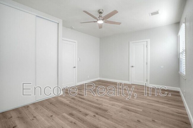 Building Photo - 303 3rd Ave