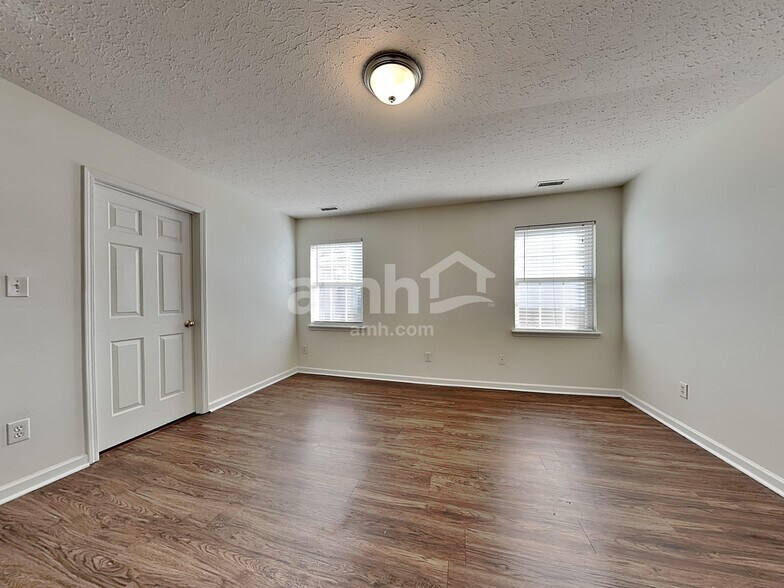 Building Photo - 1907 Landon Farms Ln