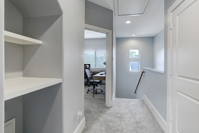 Building Photo - 408 Parker St