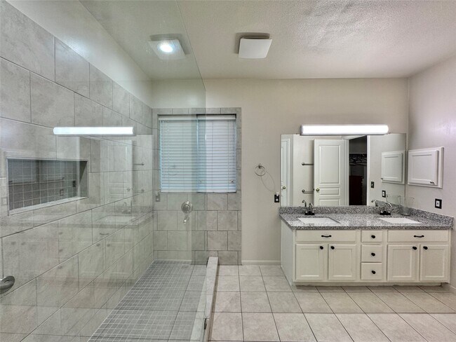 Building Photo - 42 Tranquil Glade Pl