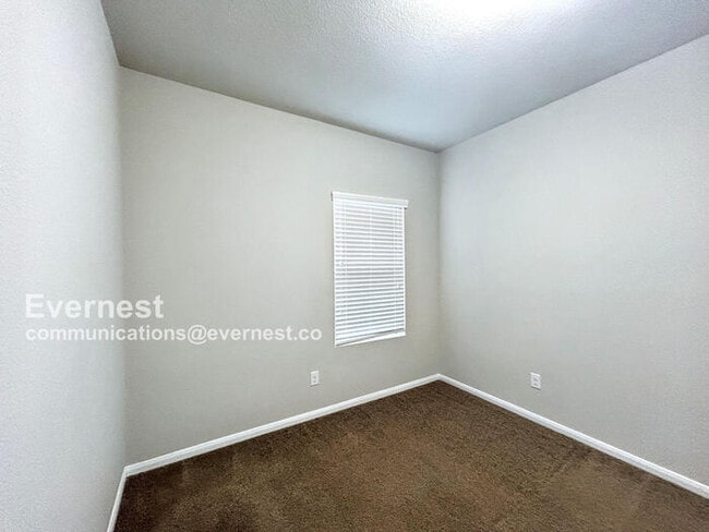 Building Photo - 396 Waterloo Dr