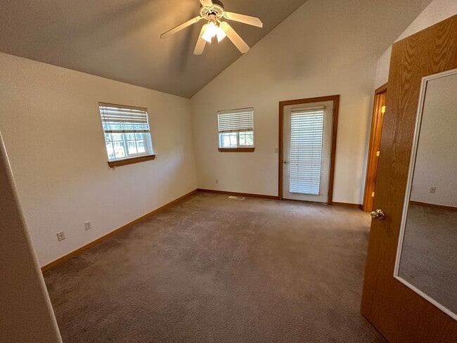 Building Photo - Bring the DOG! 3 Bdrm located in Westside Pines, All Appliances, Newer Paint In & Out, Double Gar...