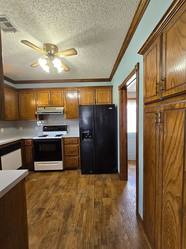 Building Photo - Charming 2 bedroom, 1 bathroom home