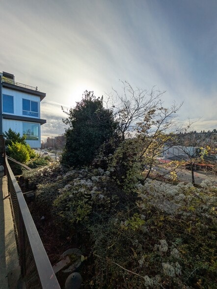 Building Photo - 3420 15th Ave W