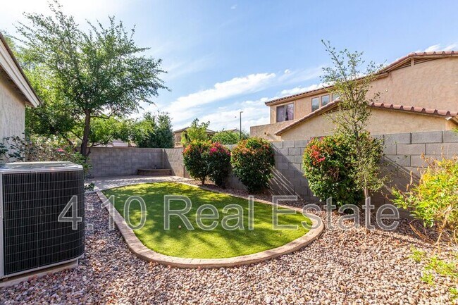 Building Photo - 3632 E Sebastian Ln
