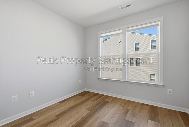 Building Photo - 9256 Magellan Pkwy