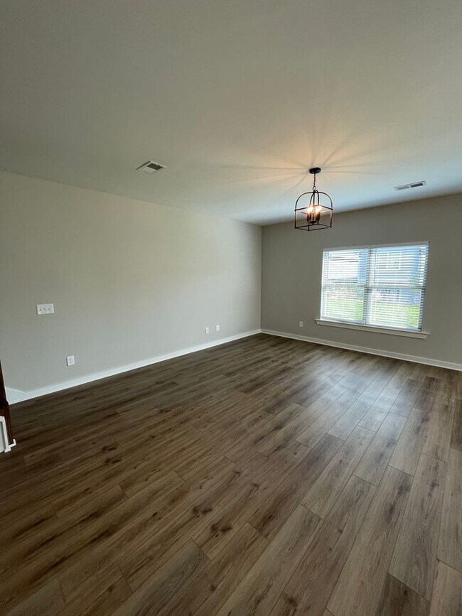 Building Photo - Home for Rent in Calera, AL!!! Available to View with 48 Hour Notice!!!