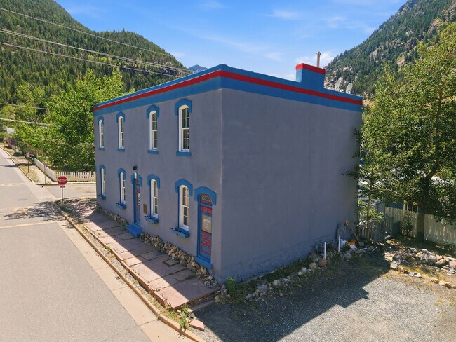 Building Photo - 401 Rose St