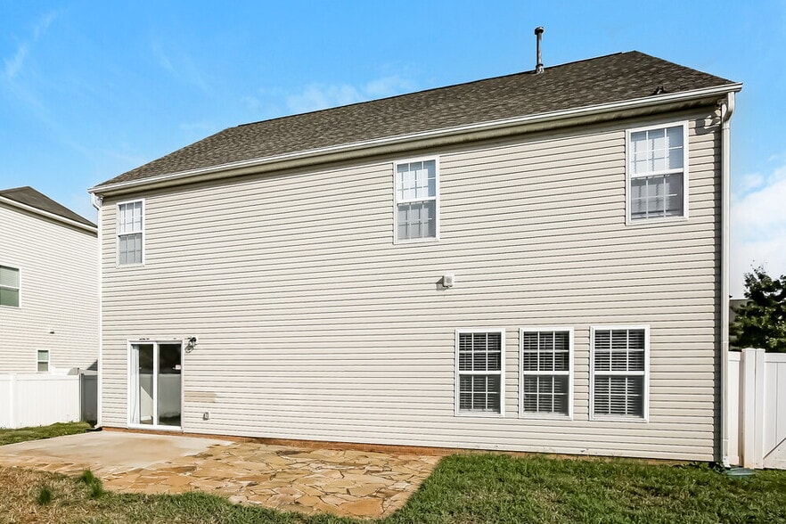 Building Photo - 2005 Rockycreek Ln