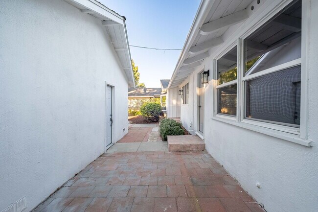 Building Photo - 26700 Indian Peak Rd