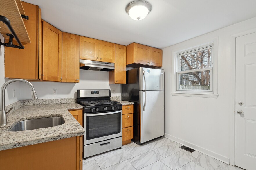 Building Photo - 3079 Tulip St
