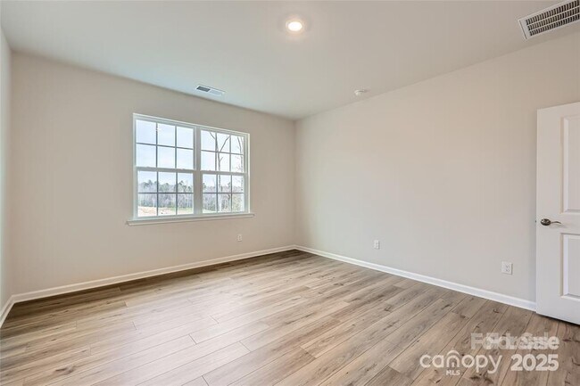 Building Photo - 6406 Fairfax Ct