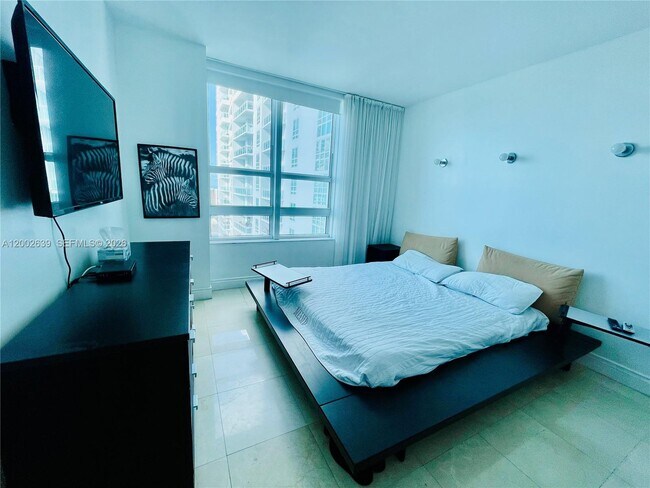 Building Photo - 950 Brickell Bay Dr