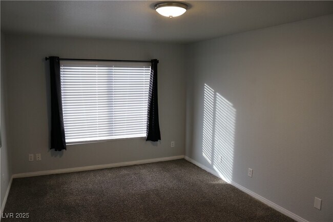 Building Photo - 3733 Deer Flats St